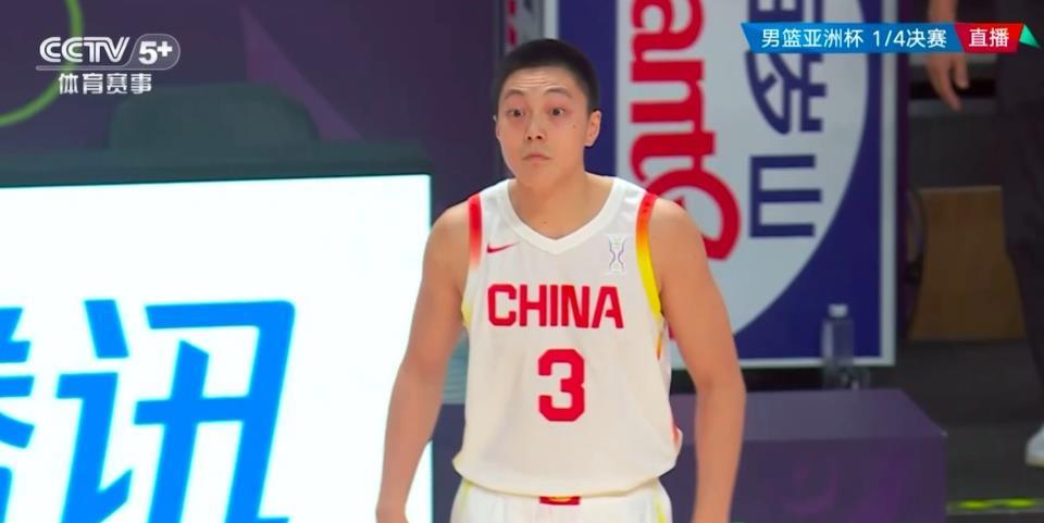 个篮板, 队员们传递, 态起伏时保 个篮板, 队员们传递, 态起伏时保