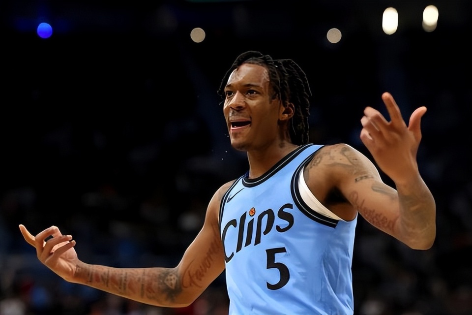 阵容中只包 阵容中只包