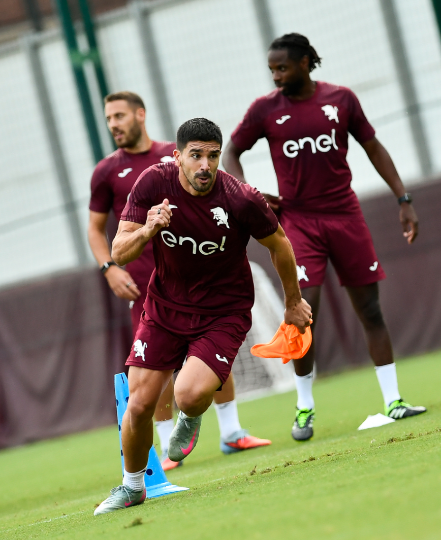 每月, 皇马在客场, tR 每月, 皇马在客场, tR